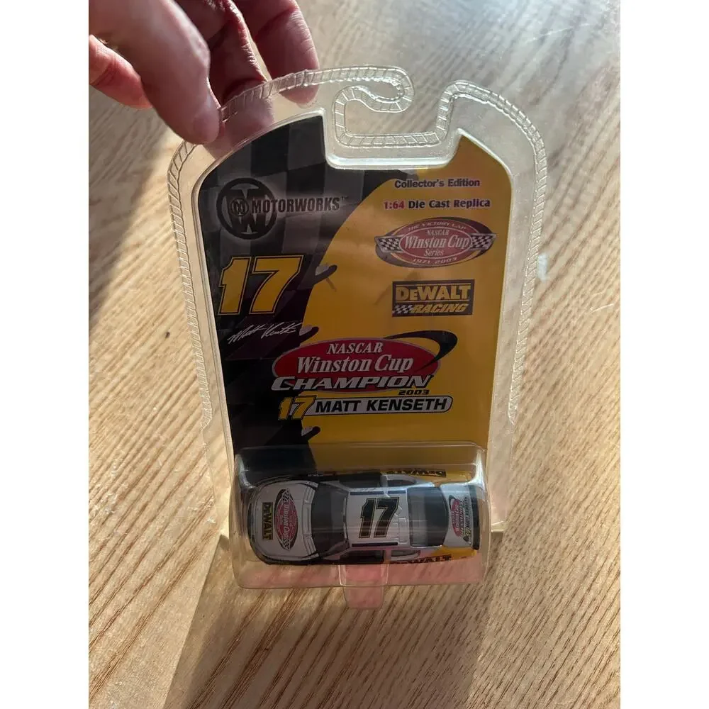 Collect Diecast 1/64 Matt Kenseth 17 Winston Cup Champion 2003 Car Dewalt NASCAR